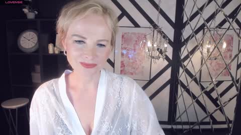 Snapshot of sandra_kind chatting on 4, 2, 2025 Sandra online show from 4, 2, 2025