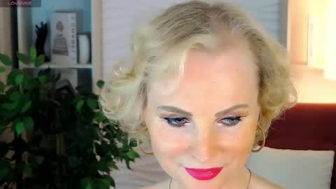 Snapshot of sandra_kind chatting on 14, 9, 2025 Sandra online show from 14, 9, 2025