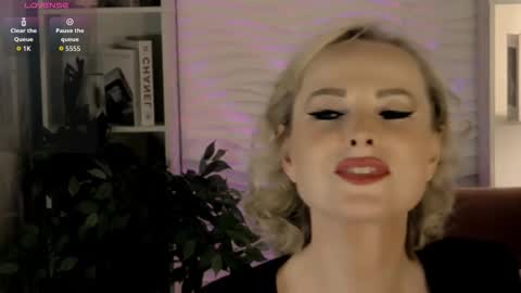 Snapshot of sandra_kind chatting on 23, 10, 2025 Sandra online show from 23, 10, 2025