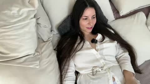 Sandra Schonherz online show from 4, 3, 2025