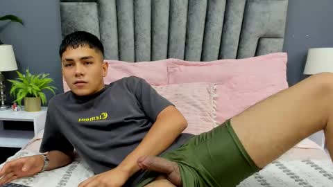 Sandro online show from 8, 9, 2025