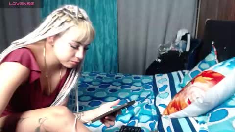 sandy_straw online show from 4, 12, 2025