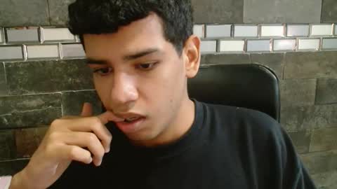 Snapshot of santiago_foxx chatting on 27, 10, 2025 santi online show from 27, 10, 2025