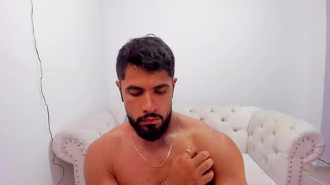 santiago_huntt online show from 12, 12, 2024