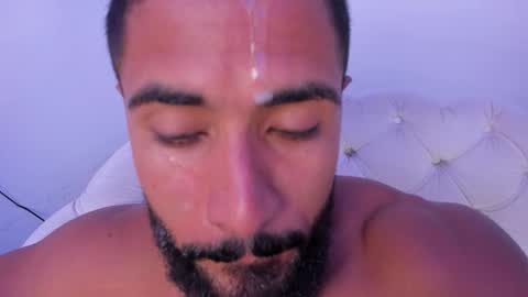 santiago_huntt online show from 23, 9, 2025