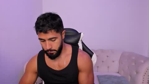 santiago_huntt online show from 7, 2, 2026