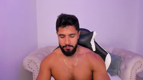 santiago_huntt online show from 10, 2, 2026