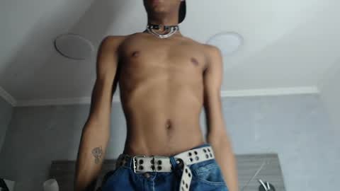 Snapshot of santiago_ortiz chatting on 4, 4, 2026 Santiiiiii online show from 4, 4, 2026