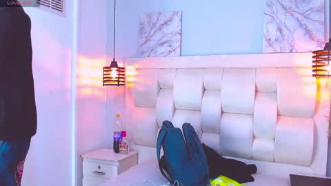 Snapshot of santiago_ortiz chatting on 4, 4, 2026 Santiiiiii online show from 4, 4, 2026