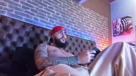 Santiago Hincapiie online show from 8, 3, 2026