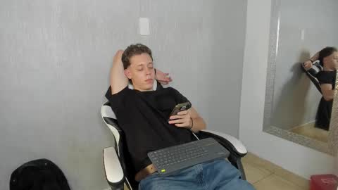 Julius Novachrono  online show from 7, 11, 2025