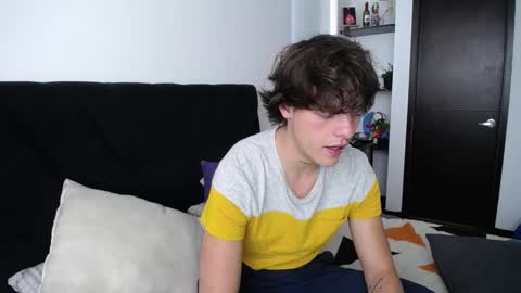 Snapshot of santii_rose chatting on 1, 2, 2025 Santii online show from 1, 2, 2025