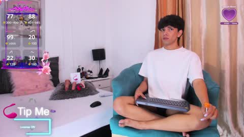 Santiago Carrington online show from 5, 2, 2025