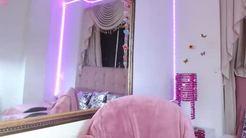 Saori Evans  online show from 8, 11, 2025