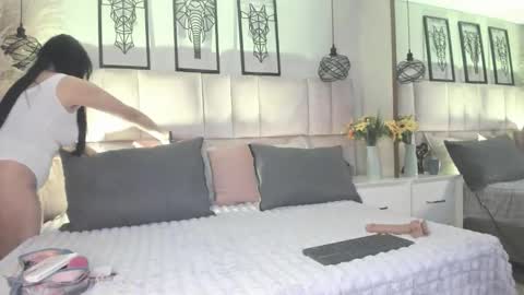 Snapshot of sara__colllins_ chatting on 17, 9, 2025 SARA online show from 17, 9, 2025