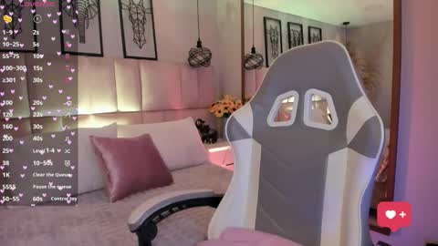 Snapshot of sara__colllins_ chatting on 23, 9, 2025 SARA online show from 23, 9, 2025