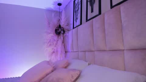 Snapshot of sara__colllins_ chatting on 26, 9, 2025 SARA online show from 26, 9, 2025
