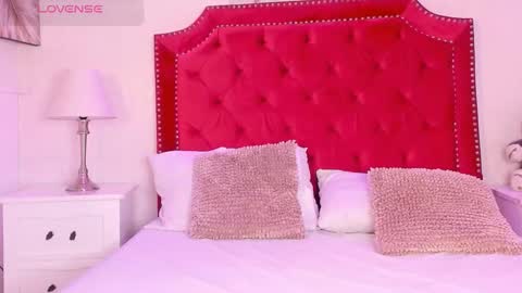 Snapshot of sara_collinss__ chatting on 14, 10, 2025 SARA online show from 14, 10, 2025