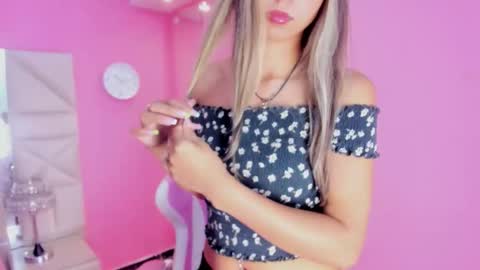 Snapshot of sara_connor01 chatting on 17, 12, 2025 sara_connor01 online show from 17, 12, 2025