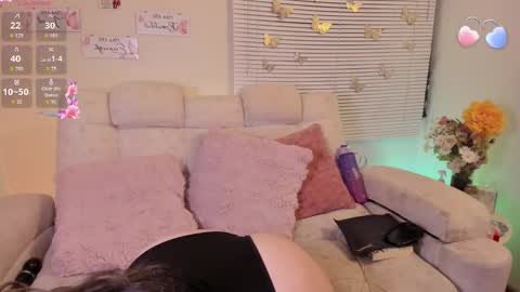 Snapshot of sara_crowe chatting on 15, 2, 2026 Sara Crowe online show from 15, 2, 2026