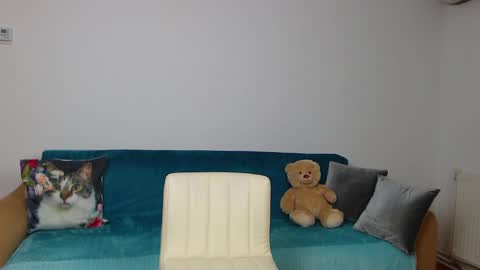 Im Sara I am happy to be here  online show from 22, 1, 2025