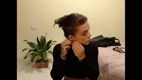 sara_johnson__ online show from 28, 2, 2025