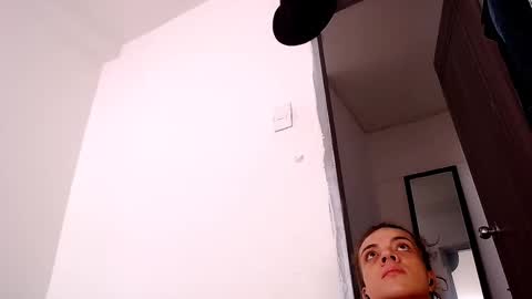 sara_johnson__ online show from 12, 10, 2025