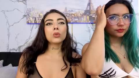 sara_landry23_aws online show from 25, 9, 2025