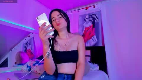 Snapshot of sara_leenn chatting on 24, 2, 2025 online show from 24, 2, 2025