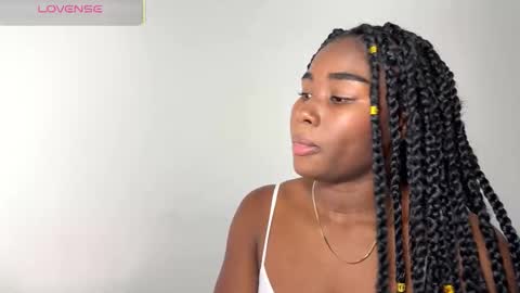 Snapshot of sara_muscle chatting on 4, 12, 2025 Sara online show from 4, 12, 2025