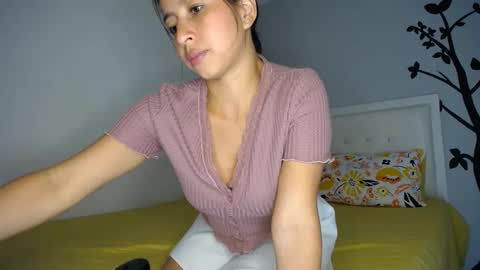 Snapshot of sara_tris chatting on 7, 12, 2024 Sara online show from 7, 12, 2024