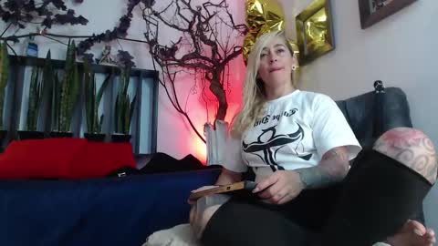 Snapshot of sara_valkyria chatting on 20, 10, 2025 Sara Valkyria online show from 20, 10, 2025