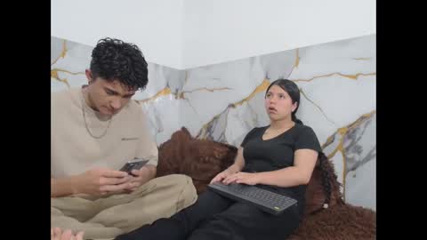 sara and thomas online show from 22, 11, 2025