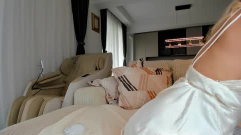 saradiamond01 online show from 12, 10, 2025