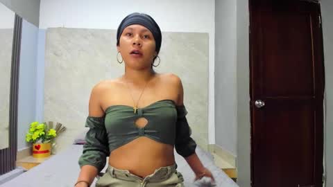 Snapshot of sarah__19 chatting on 1, 11, 2025 Sarah online show from 1, 11, 2025