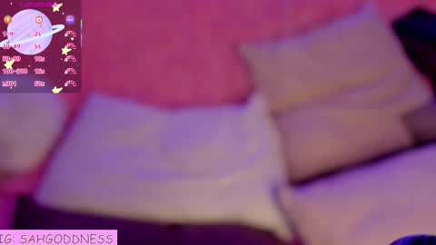 sarah IINDEPENDENT MODEL  online show from 18, 2, 2026