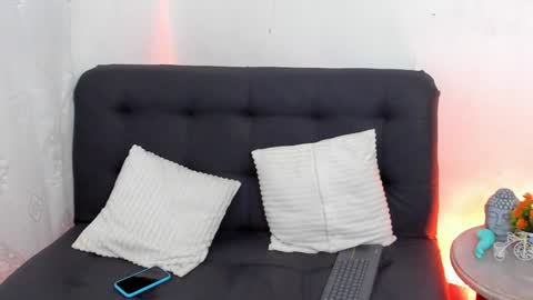 Sarah Redhair  Nicolle Black hair  online show from 19, 12, 2024