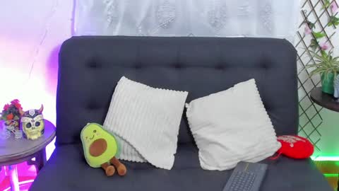 Sarah Redhair  Nicolle Black hair  online show from 11, 1, 2025