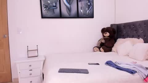 Sarah Marquez  online show from 18, 2, 2025