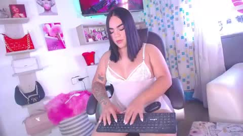 Snapshot of sarah_moonroe chatting on 2, 12, 2025 sarah_moonroe online show from 2, 12, 2025