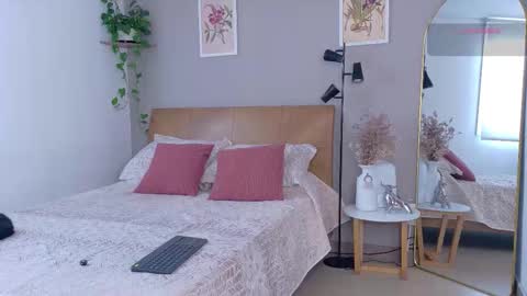 Snapshot of sarah_rayy chatting on 12, 11, 2025 sarah_rayy online show from 12, 11, 2025