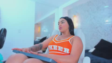 Snapshot of sarah_sanz chatting on 27, 10, 2025 sarah online show from 27, 10, 2025