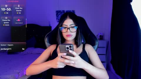 sarah_stewart online show from 10, 9, 2025