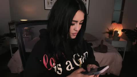   online show from 24, 2, 2025