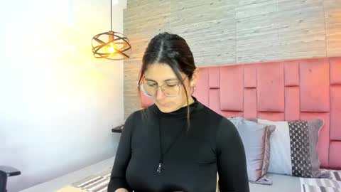 Sarah Deyvis online show from 8, 10, 2025