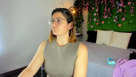 Sarah Deyvis online show from 24, 11, 2025