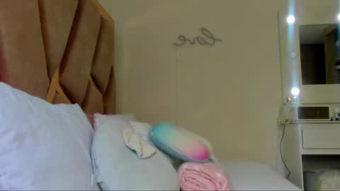 Snapshot of sarahhensoon chatting on 19, 11, 2025 sarahhensoon online show from 19, 11, 2025