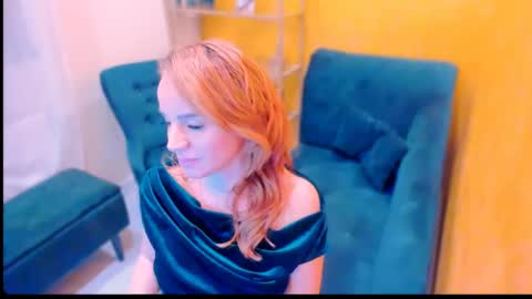 Sarah  Follow me  Thumb UP  online show from 8, 1, 2025