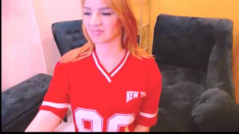 Sarah  Follow me  Thumb UP  online show from 31, 1, 2025