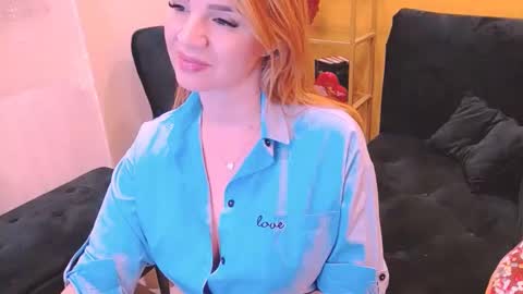 Sarah  Follow me  Thumb UP  online show from 10, 2, 2025